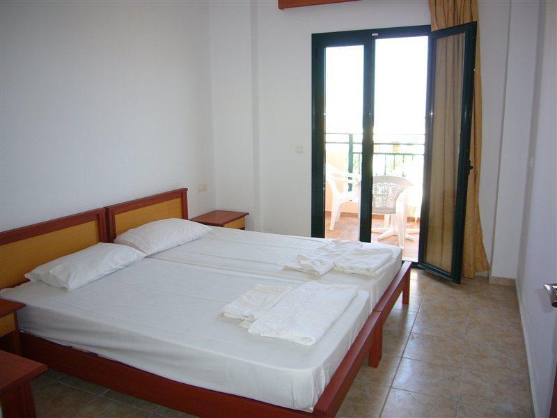 Pella Apartments Goúvai Luaran gambar